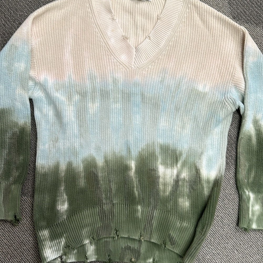 Young Fabulous & Broke Sweater S/M - Picture 2 of 2